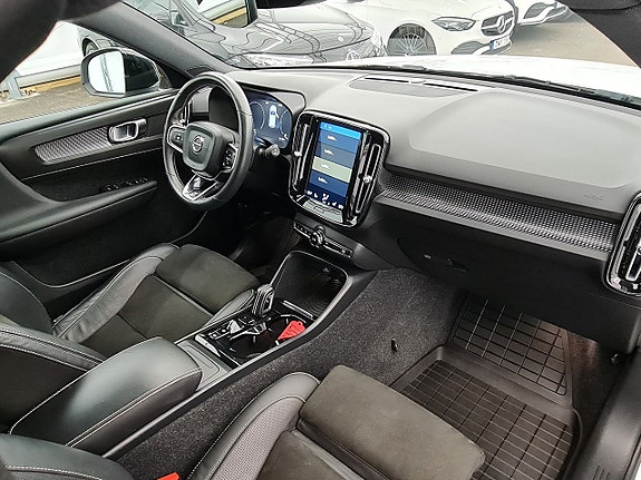 Volvo XC40 14 of 22