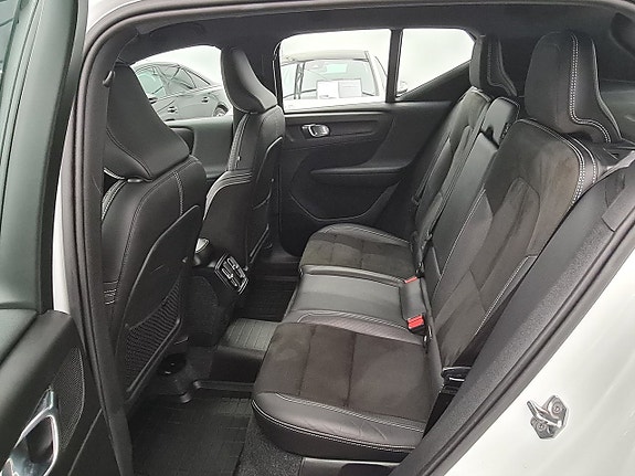 Volvo XC40 17 of 22