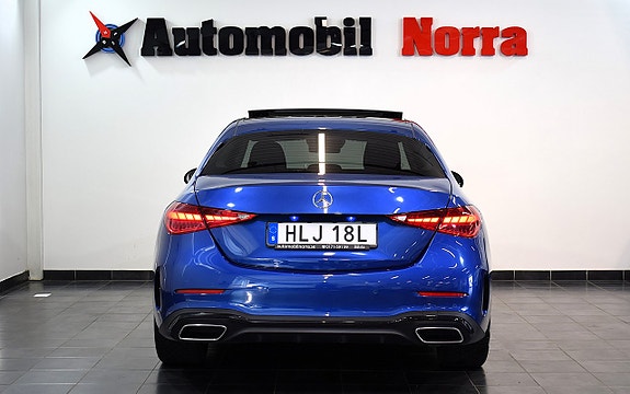 Mercedes-Benz C300 4 of 5