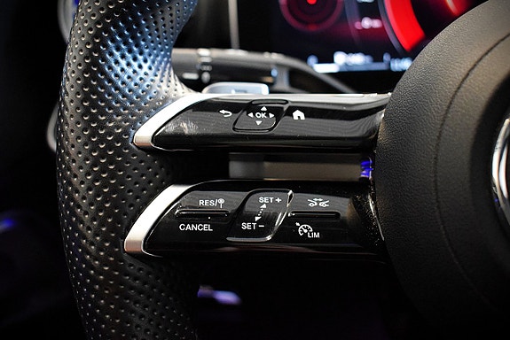 Mercedes-Benz C300 10 of 30