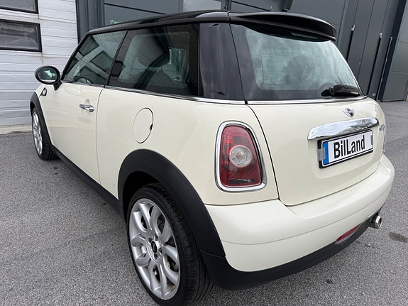 MINI Cooper 4 of 5