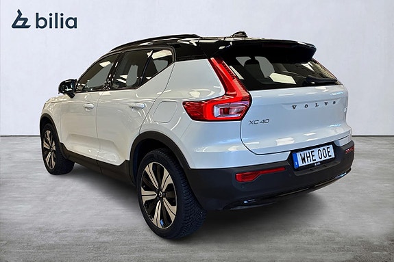 Volvo XC40 2 of 5