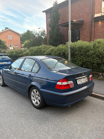 BMW 318i 3 of 5