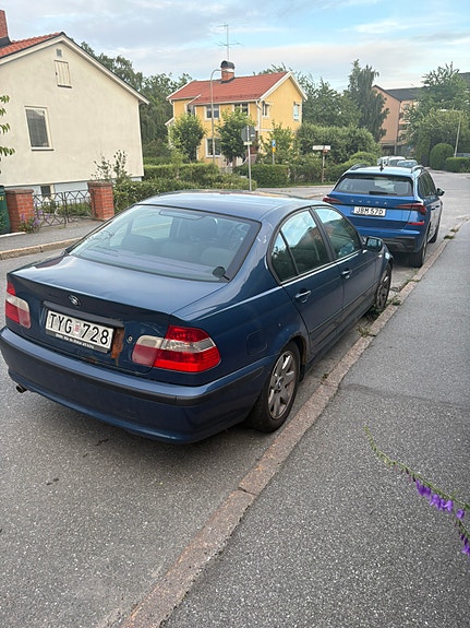 BMW 318i 4 of 5