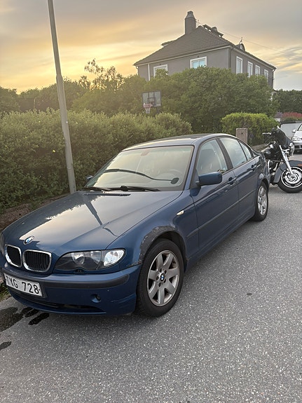 BMW 318i 2 of 5