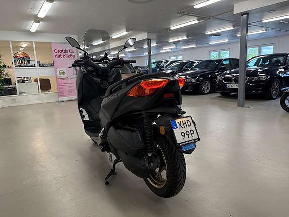 Yamaha X-MAX 300 300 Tech Max 4 of 13