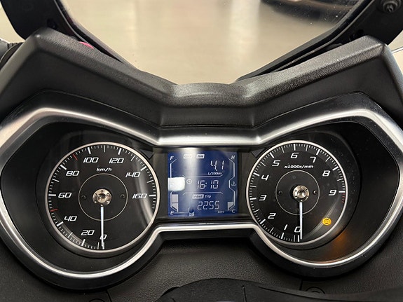 Yamaha X-MAX 300 300 Tech Max 8 of 13