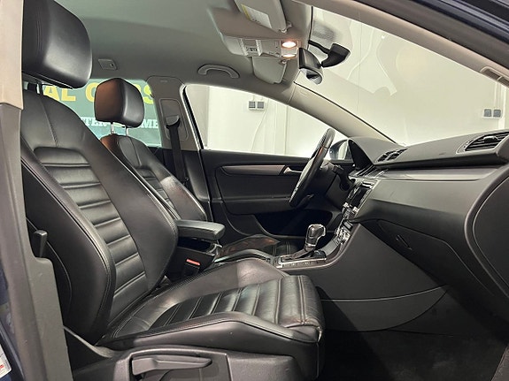 Volkswagen Passat 18 of 22