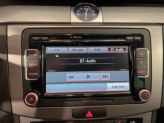Volkswagen Passat 13 of 22