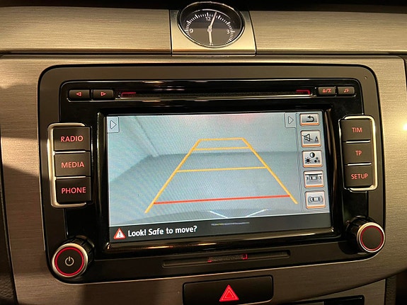 Volkswagen Passat 11 of 22