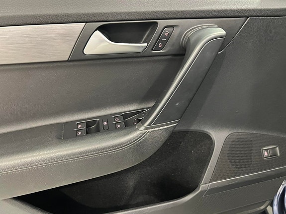 Volkswagen Passat 17 of 22