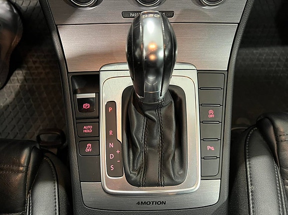 Volkswagen Passat 15 of 22