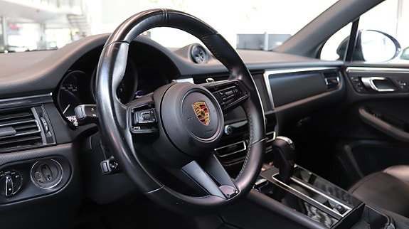 Porsche Macan 6 of 10