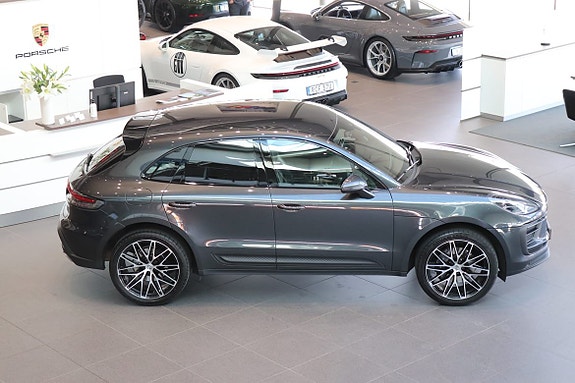 Porsche Macan 9 of 10