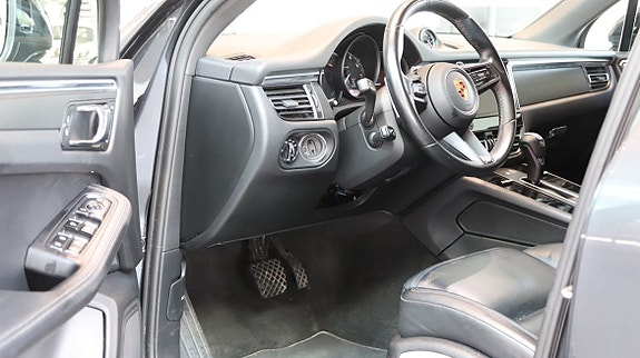 Porsche Macan 7 of 10