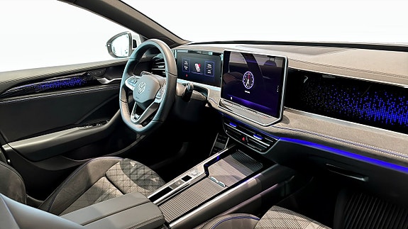 Volkswagen Passat 12 of 15