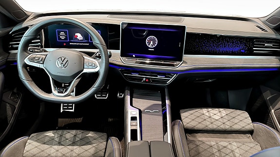 Volkswagen Passat 11 of 15
