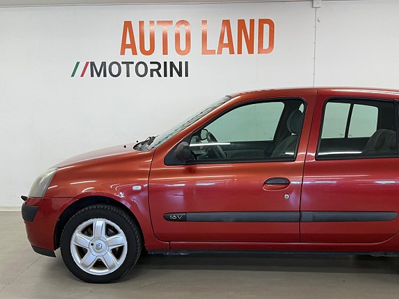 Renault Clio 8 of 27