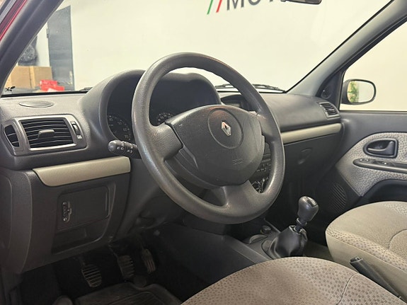 Renault Clio 13 of 27