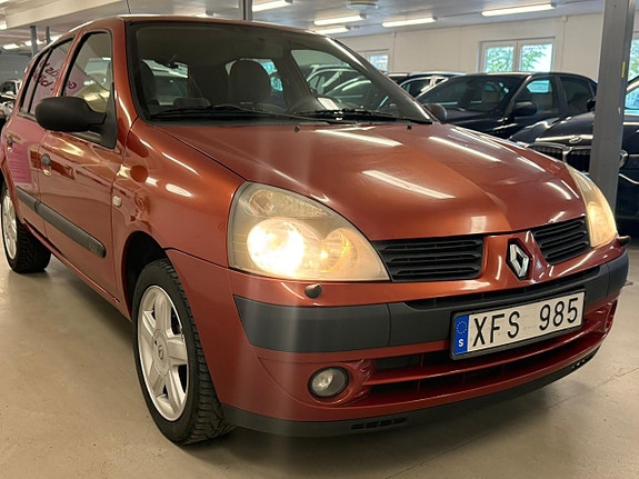 Renault Clio 21 of 27