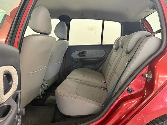 Renault Clio 14 of 27