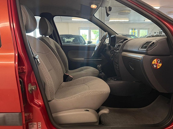 Renault Clio 16 of 27