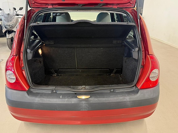 Renault Clio 19 of 27