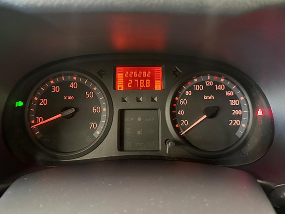 Renault Clio 23 of 27