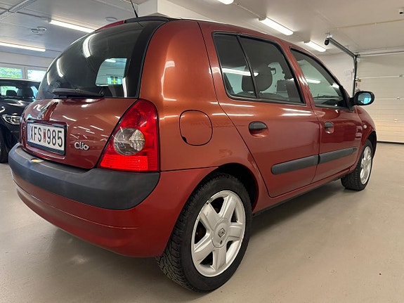 Renault Clio 17 of 27