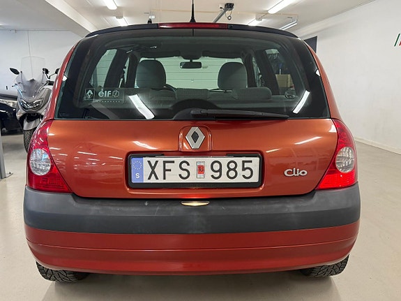 Renault Clio 18 of 27