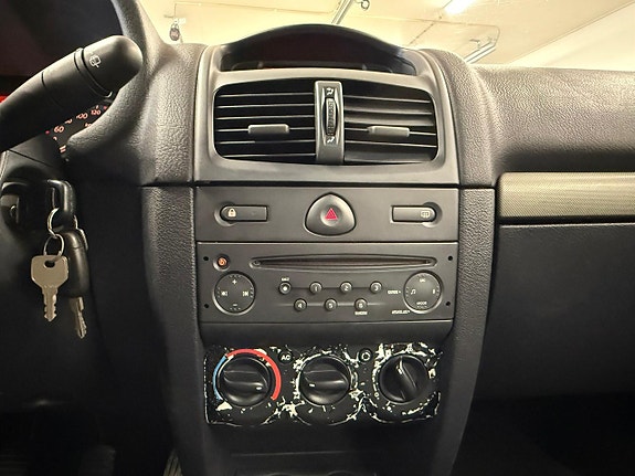 Renault Clio 26 of 27