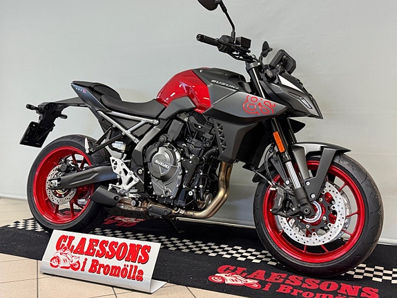 Suzuki GSX-8S 2 of 5