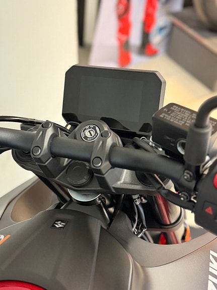 Suzuki GSX-8S 5 of 5