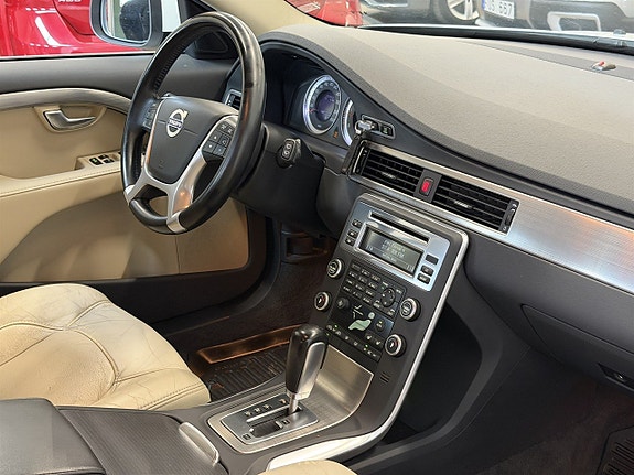 Volvo V70 11 of 26
