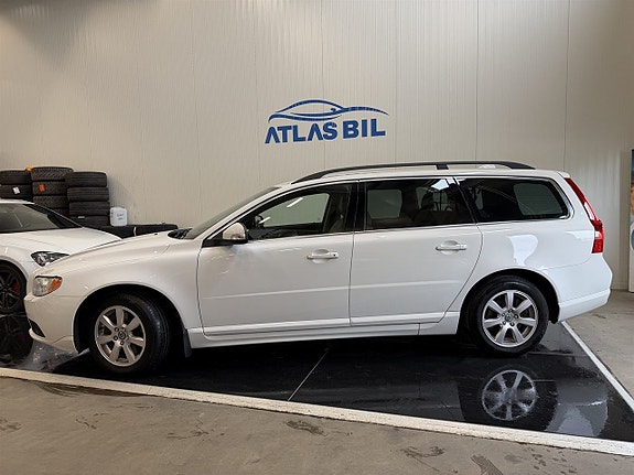 Volvo V70 2 of 26