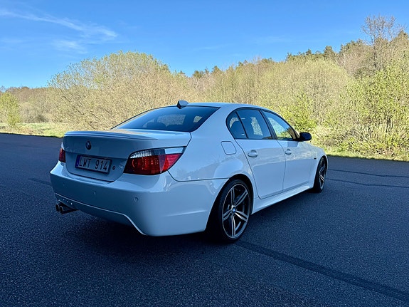 BMW 530i 4 of 5
