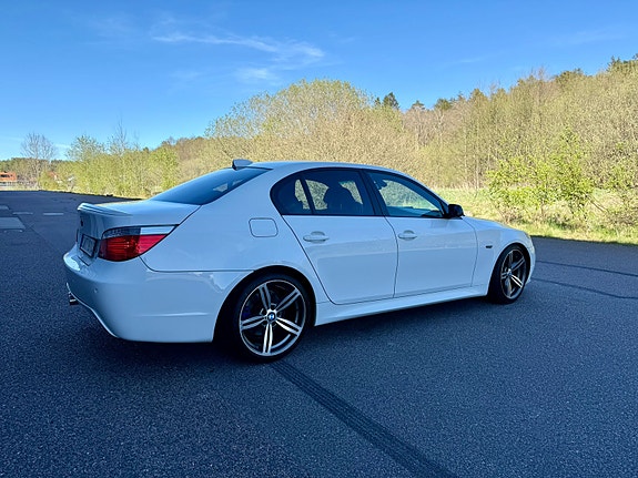 BMW 530i 2 of 5
