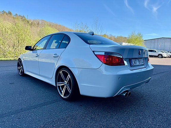 BMW 530i 3 of 5