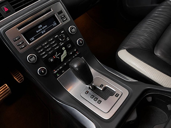 Volvo V70 7 of 8