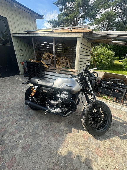 Moto Guzzi V9 3 of 7