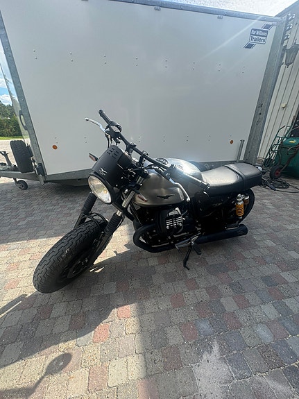 Moto Guzzi V9 2 of 7