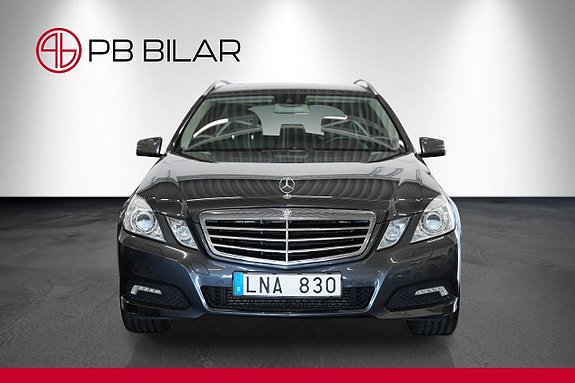 Mercedes-Benz E200 4 of 5
