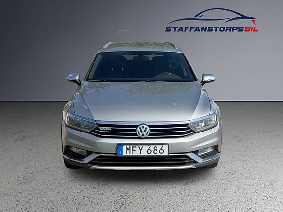 Volkswagen Passat Alltrack 2 of 26