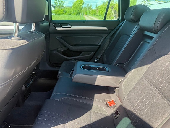 Volkswagen Passat Alltrack 12 of 24