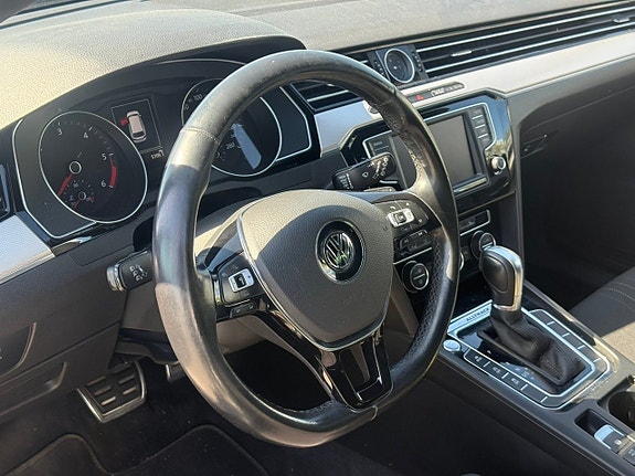 Volkswagen Passat Alltrack 8 of 24