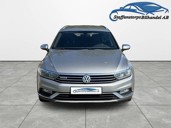 Volkswagen Passat Alltrack 2 of 5