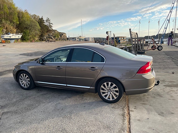 Volvo S80 2 of 10