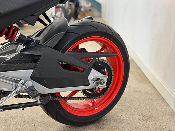 Aprilia Tuono | Akrapovic | Farthållare | Quickshift | 95hk 11 of 17