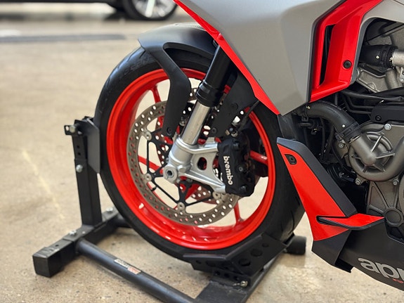 Aprilia Tuono | Akrapovic | Farthållare | Quickshift | 95hk 10 of 17