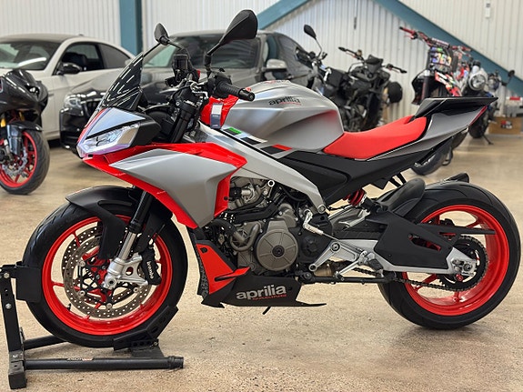 Aprilia Tuono | Akrapovic | Farthållare | Quickshift | 95hk 6 of 17